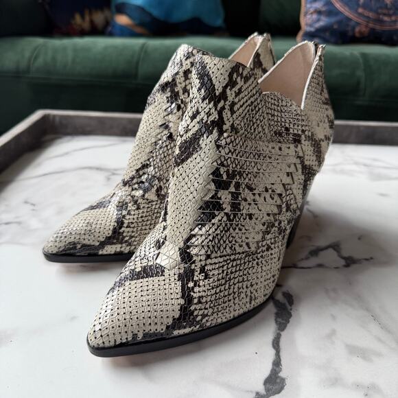 NEW Vince Camuto Levana Snake Print Western Booties Size 8.5 - Picture 5 of 9